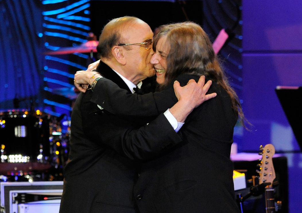 Zomrela hudobná legenda Clive Davis!