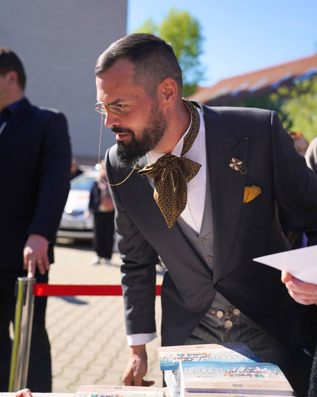 Súčasťou Bratislavských mestských dní bola aj autogramiáda hercov zo seriálu Dunaj, k vašim službám a výstava dobových kostýmov.