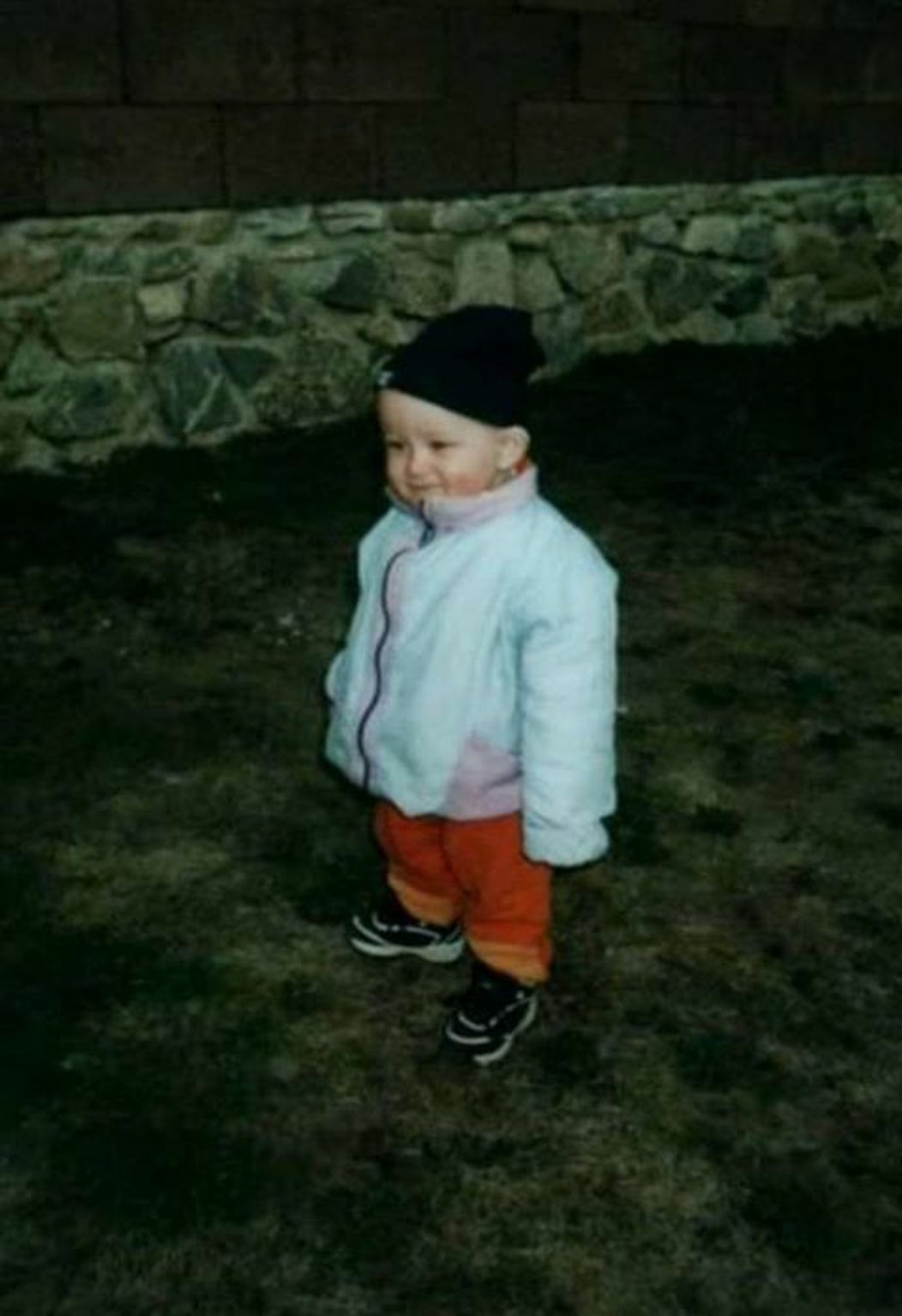 Takto sa tvária Marek a Vlado pri pohľade na Paulu.