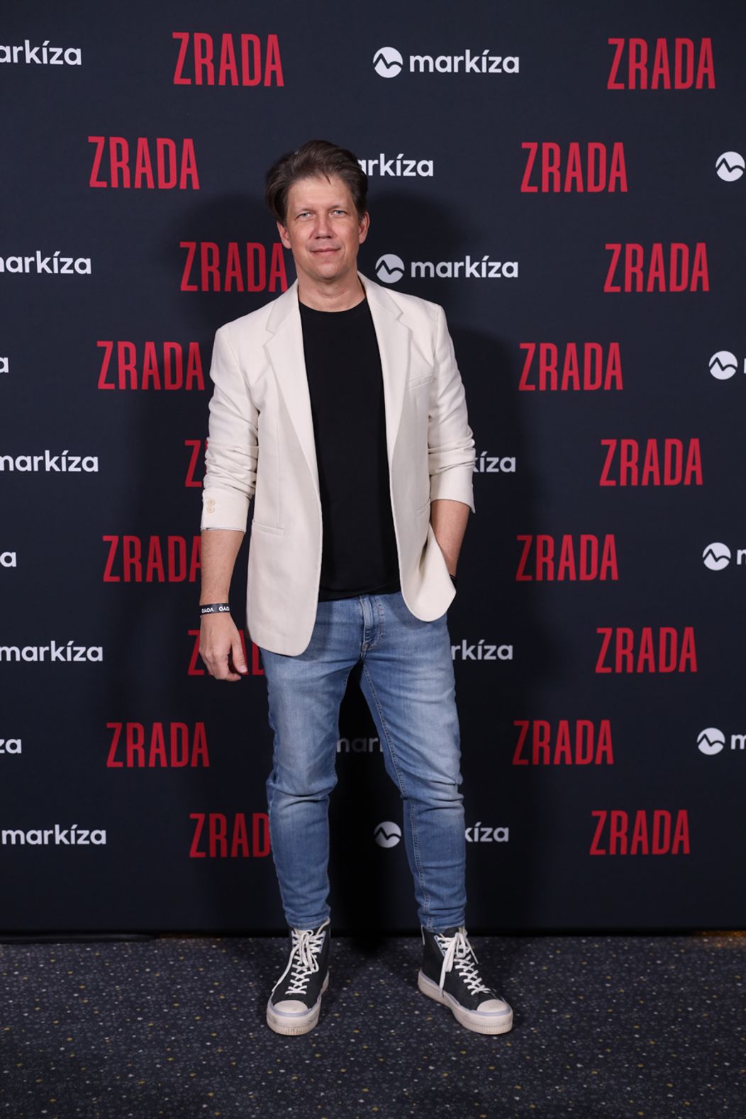 Premiéra seriálu Zrada