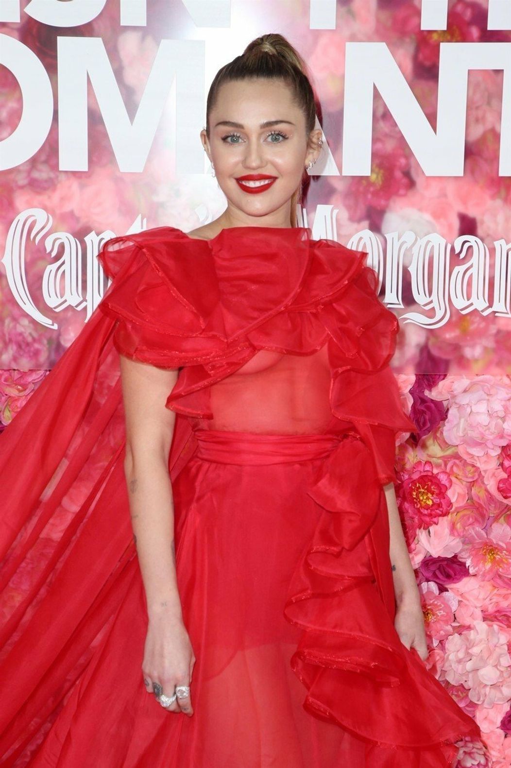 Miley Cyrus na losangelskej premiére filmu Isn't It Romantic
