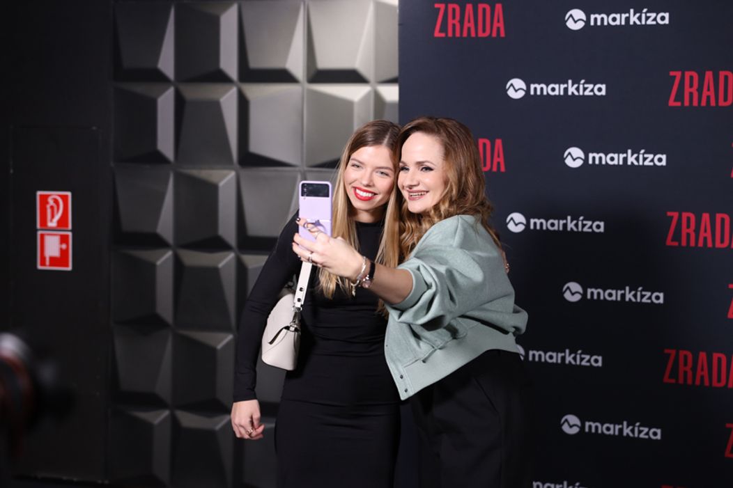 Premiéra seriálu Zrada