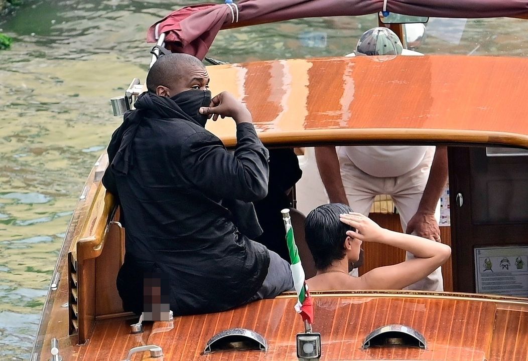 Kanye West to s manželkou prehnali