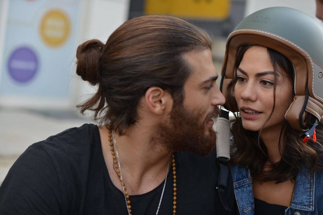 Can Yaman v seriáli S hlavou v oblakoch