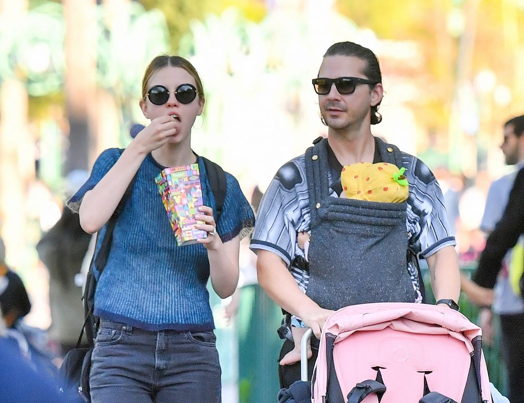 Mia Goth a Shia LeBeouf sa rozvádzajú