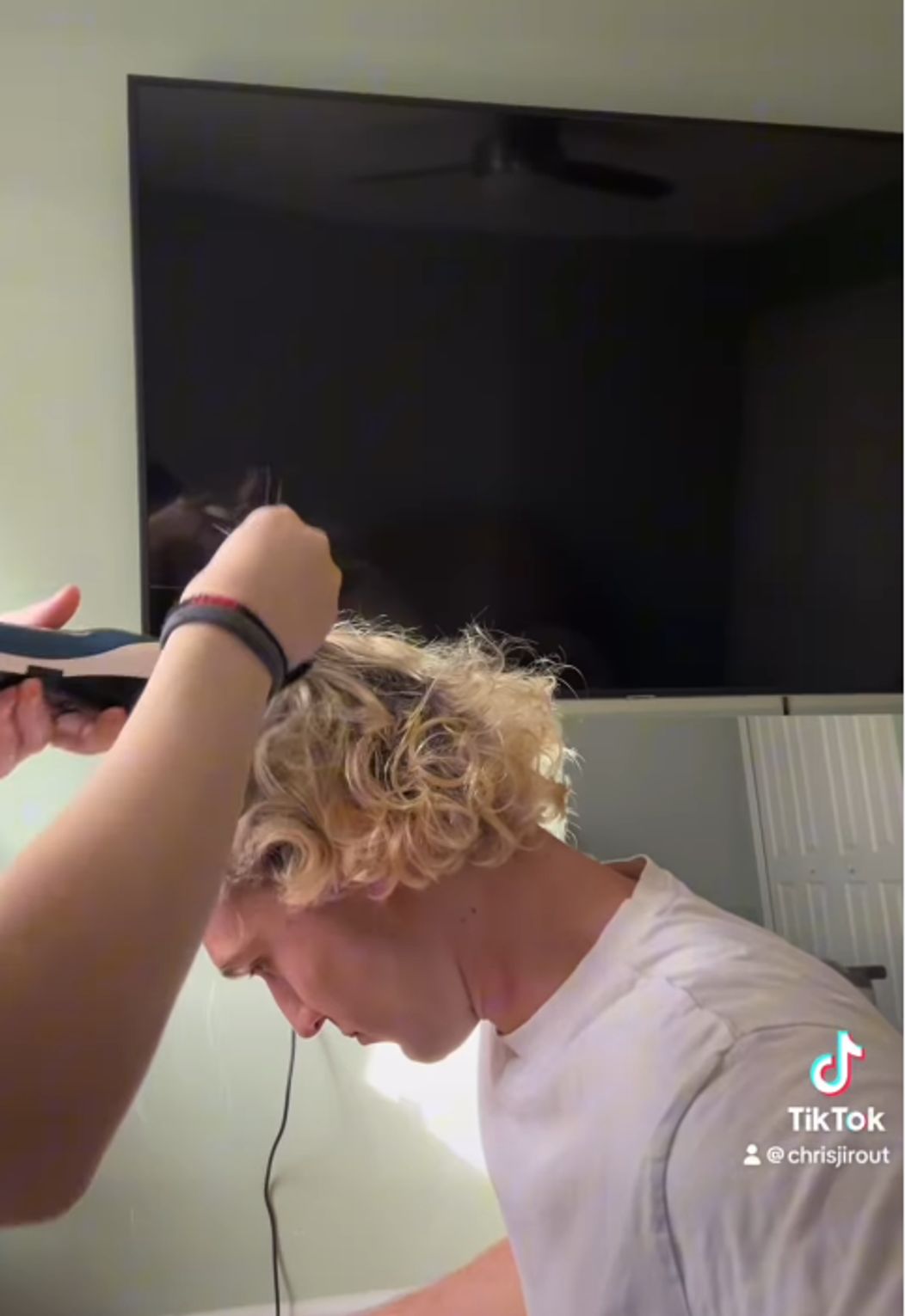 Chris sa ostrihal