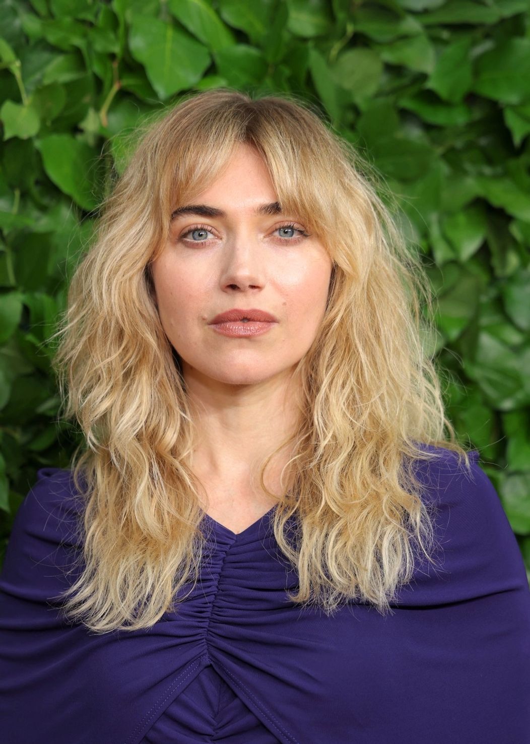Imogen Poots s účesom v štýle 70. rokov. 