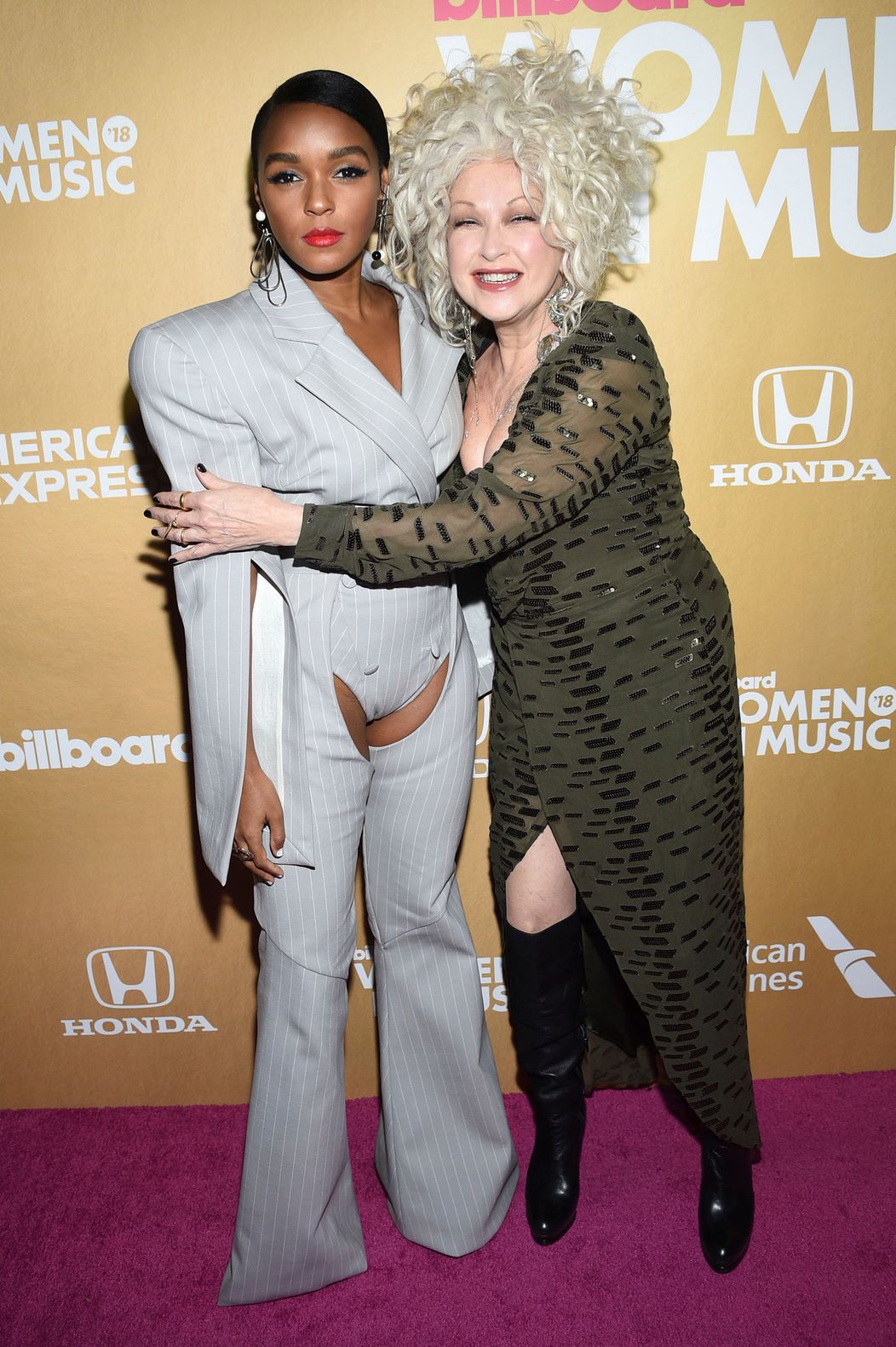 Janelle Monae (vľavo) a Cyndi Lauper na Billboard Women in Music