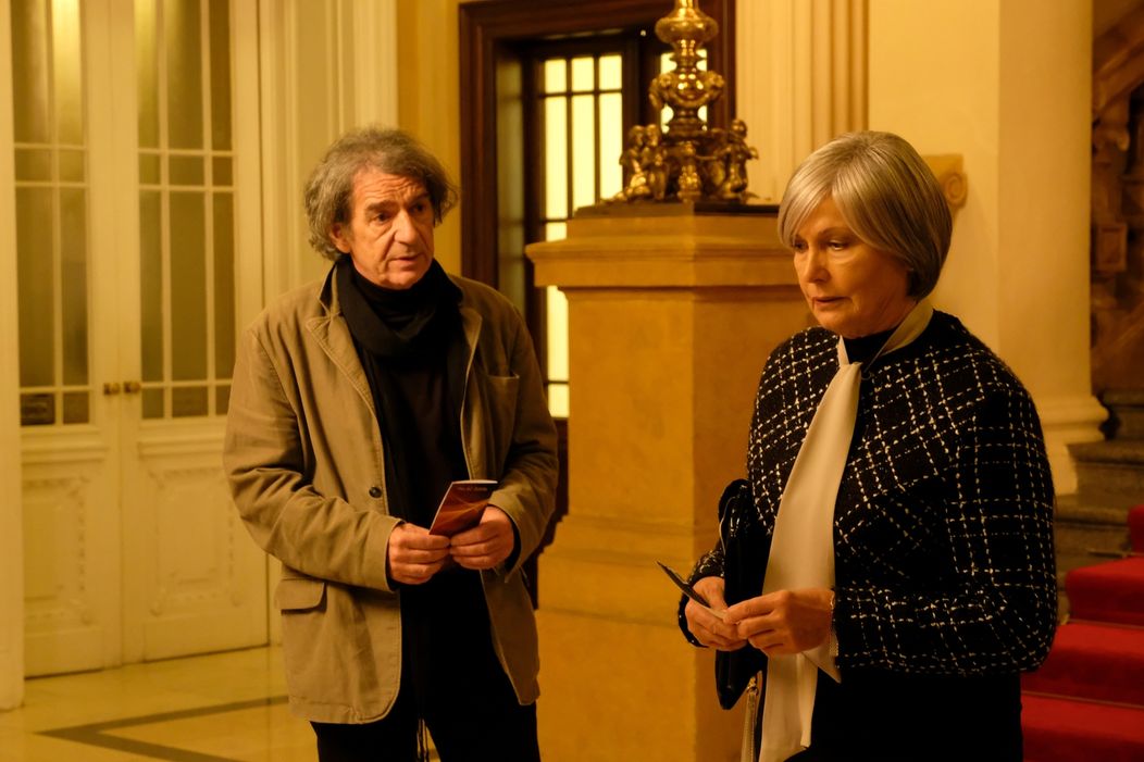 Eliška Balzerová a Predrag Manojlovič na nakrúcaní filmu Príliš osobná známosť