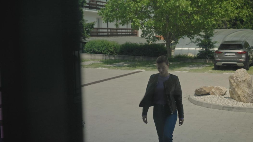 Katka vyhľadá Evu v hoteli.