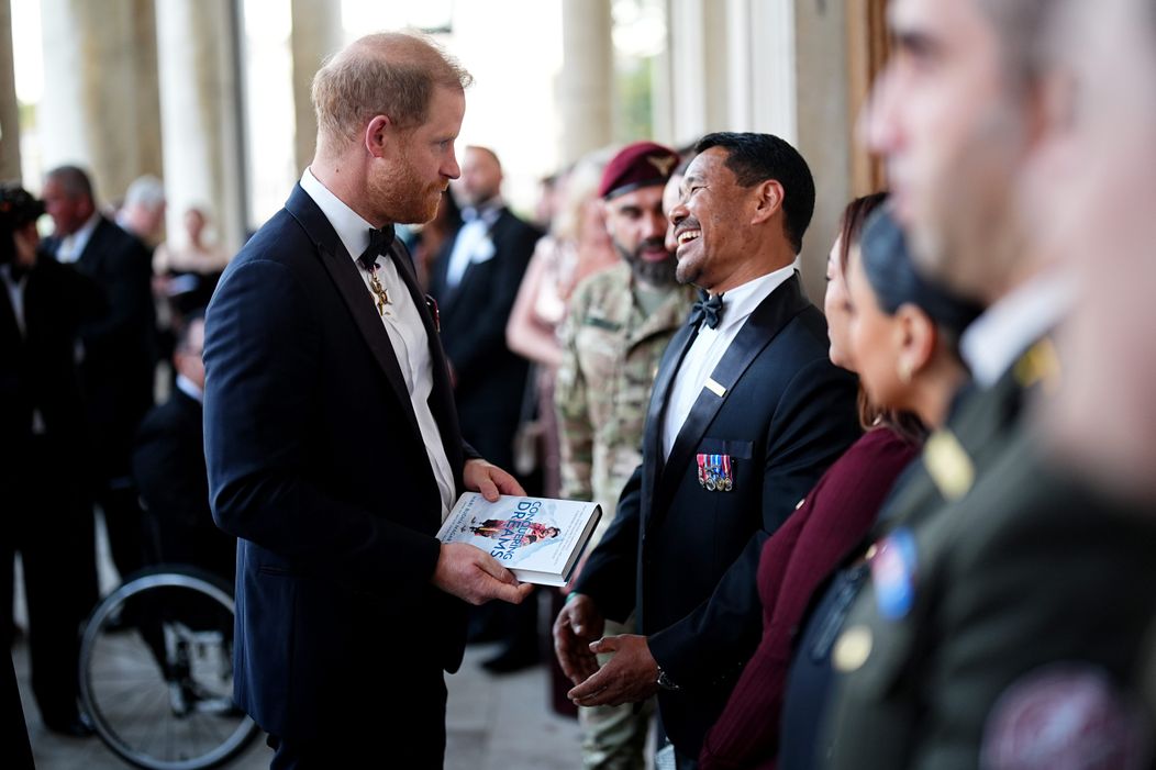 Princ Harry prvýkrát na verejnosti od návratu do Veľkej Británie