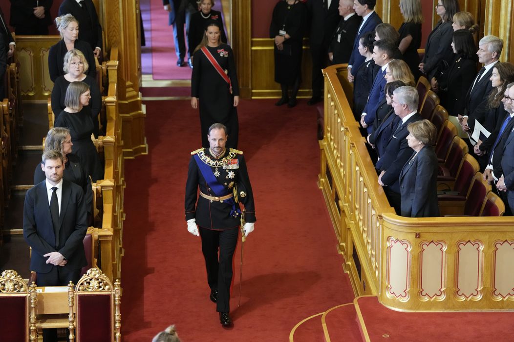 Nórsky kráľ Haakon VIII. zložil prísahu. Kráľovná chýbala