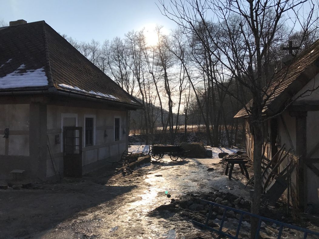 Pohľad na mlyn od cesty
