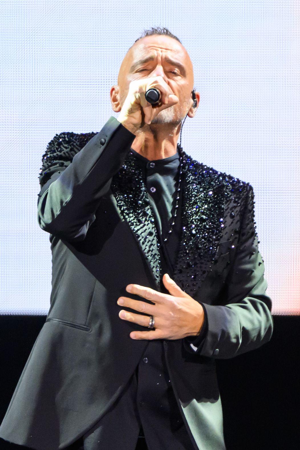 Na snímke taliansky spevák Eros Ramazzotti počas svojho koncertu  v Bratislave 16. apríla 2026
