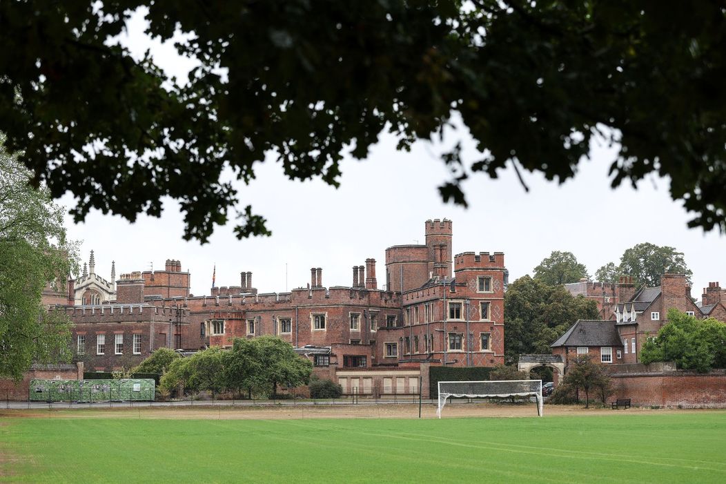 Princ George nastúpil na Eton College.