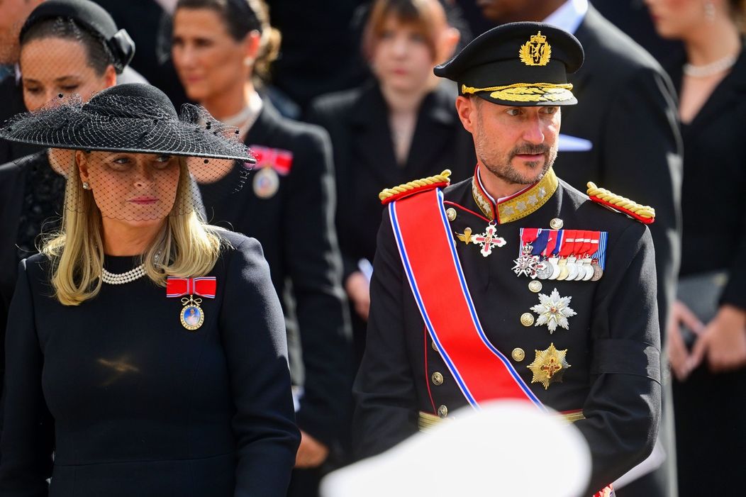 Kráľovná Mette-Marit a kráľ Haakon VIII.