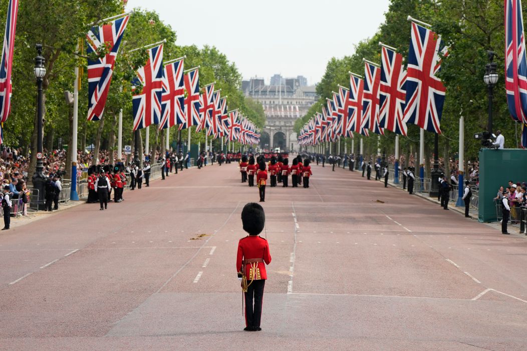 Vojenská prehliadka Trooping the Colour na počesť narodenín britského kráľa Karola III.