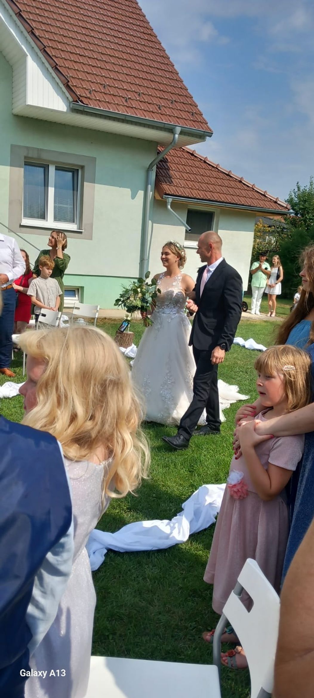 Zuzka s Edkom vydali najstaršiu dcéru Zuzanu a vychutnali si krásnu svadbu.