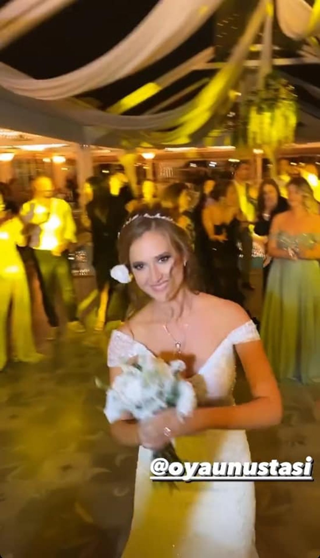 Oya Unustası - hádzanie kytice