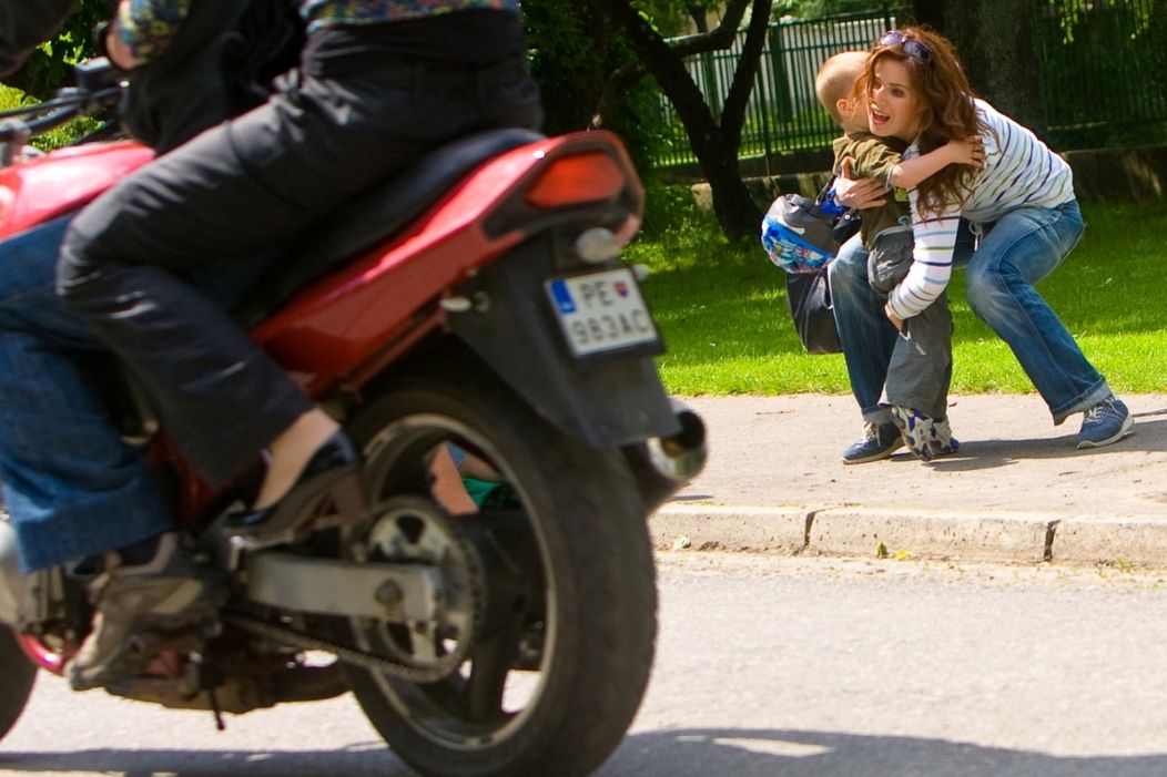 Nehoda Michala a Lucie na motorke v Ordinácii v ružovej záhrade
