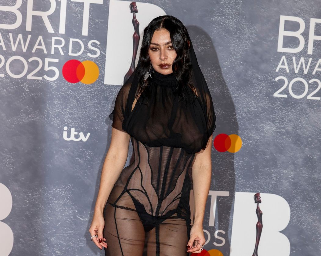 Charli XCX na Brit Awards 2025