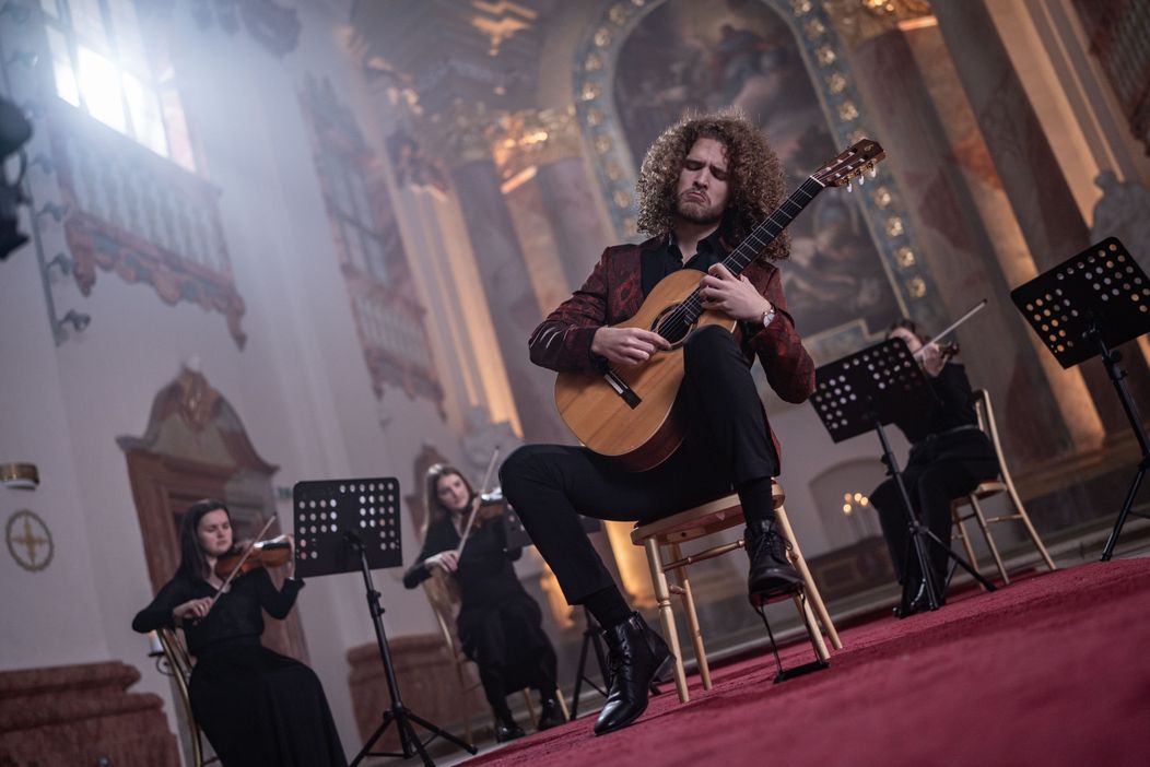 Gitarový virtuóz Dávid Bílek vyráža na turné po celom Slovensku