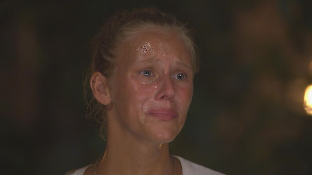Veronika najskôr oľutovala svoje klamstvá na kmeňovej rade, no v dueli jej sily na Radka nestačili a v Survivore skončila.