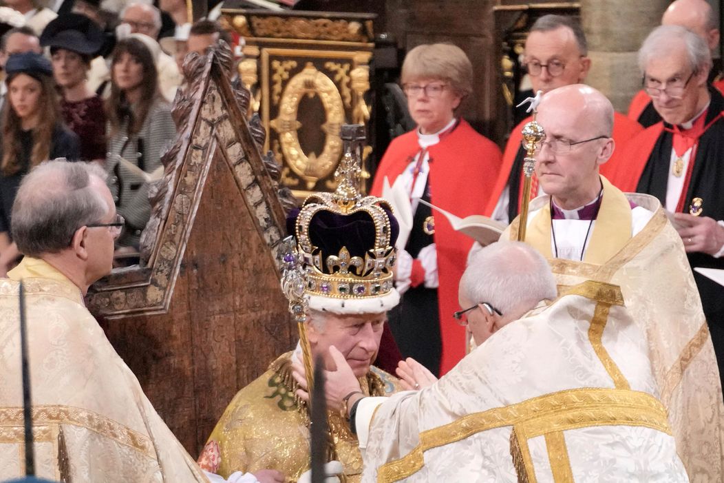 Korunovaný britský kráľ