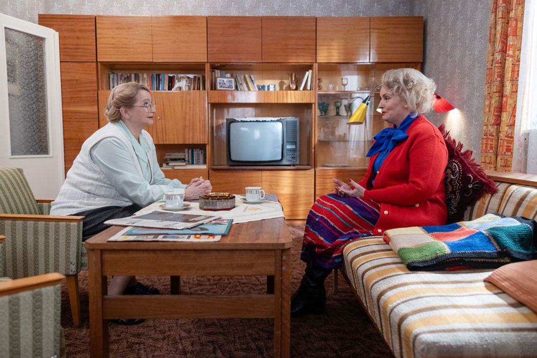 Dámska jazda v Sľube - Lenka a Barbora sa chystajú na ples, Mária, Zita a Magda majú vlastnú párty