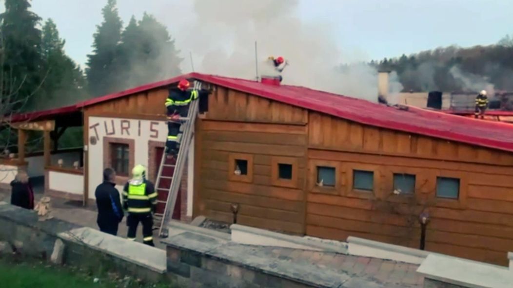 Na nože - Požiar v penzióne Turista