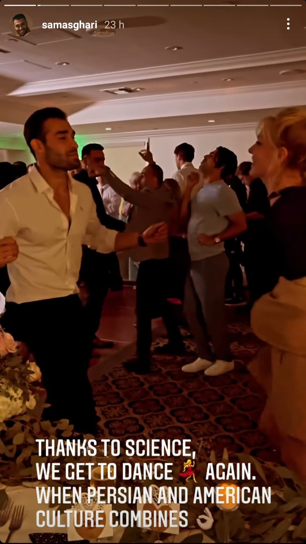 Britney a Sam tancujú na svadbe