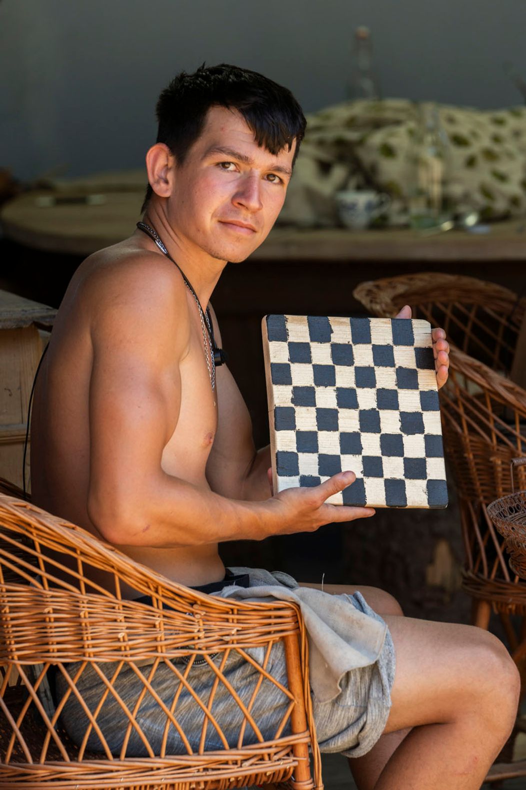 32. deň na Farme, príchod banditov