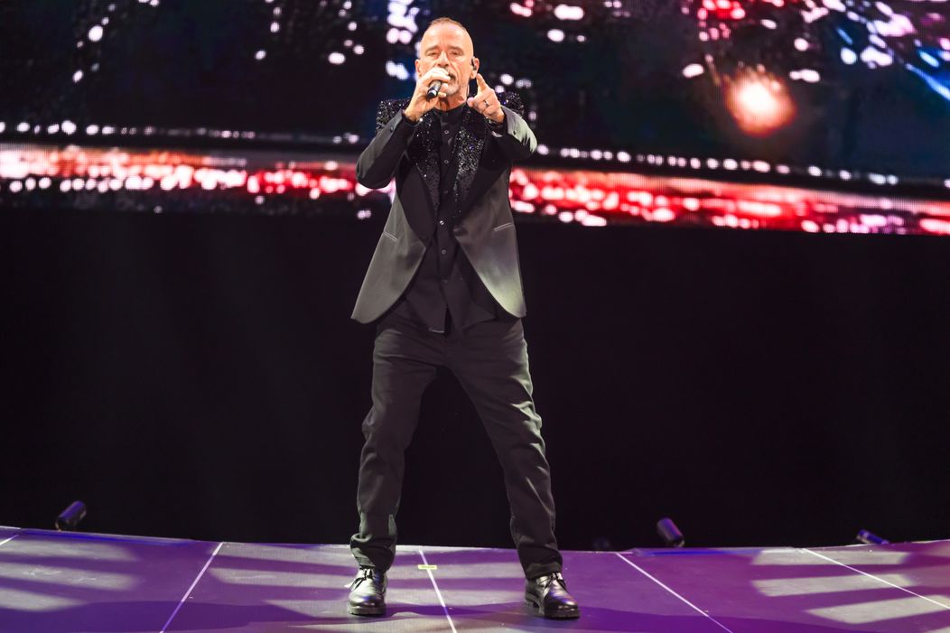 Na snímke taliansky spevák Eros Ramazzotti počas svojho koncertu  v Bratislave 16. apríla 2026