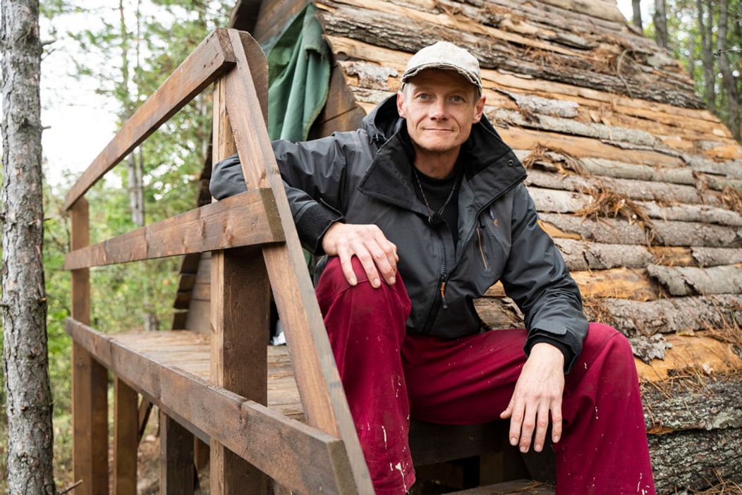 Deň 60 - Noro si v dueli zranil koleno, odviezla ho sanitka