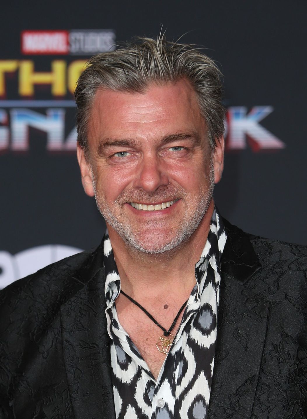 Zomrel herec Ray Stevenson