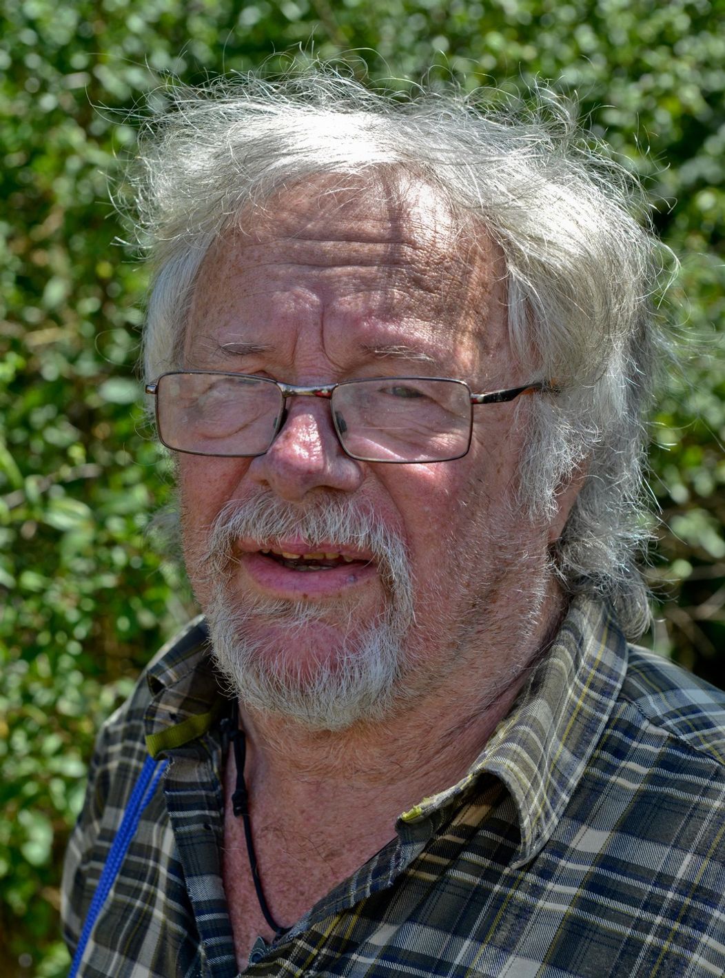 Zomrel Bill Oddie, legendárny komik a moderátor.