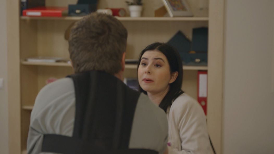 Boris je závislý na liekoch a napadol Lenku
