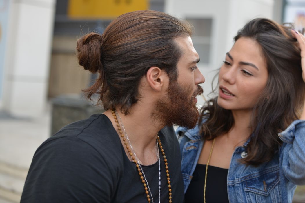 Can Yaman v seriáli S hlavou v oblakoch