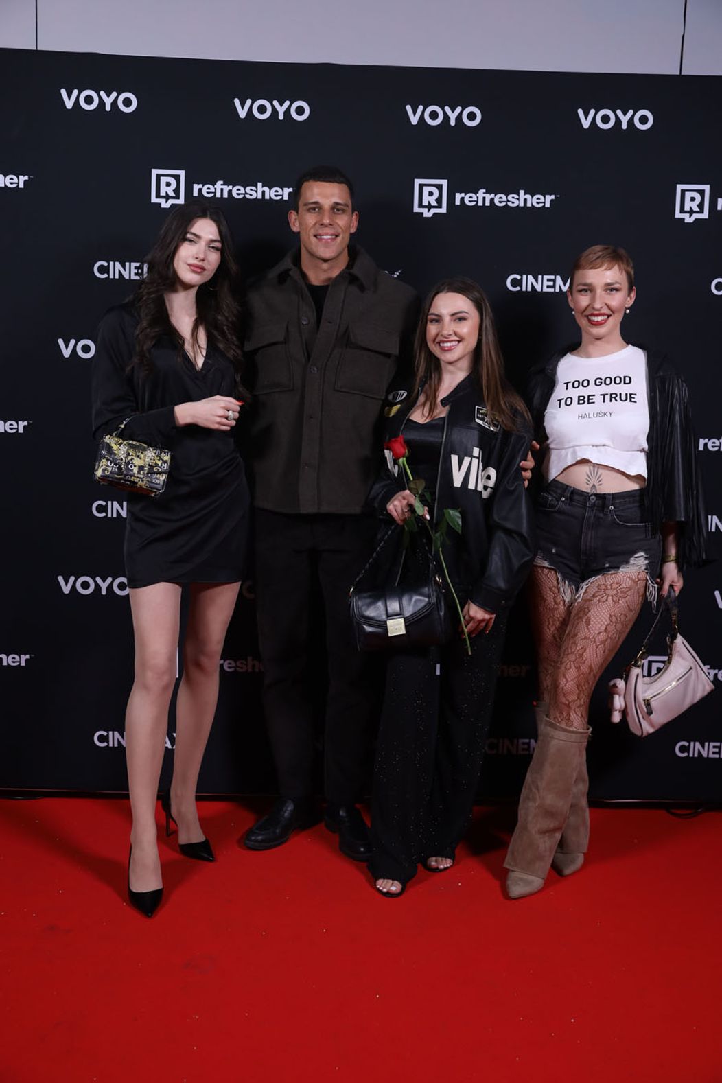 Takto vyzeralo šialenstvo na kinopremiére Ruže v Nitre