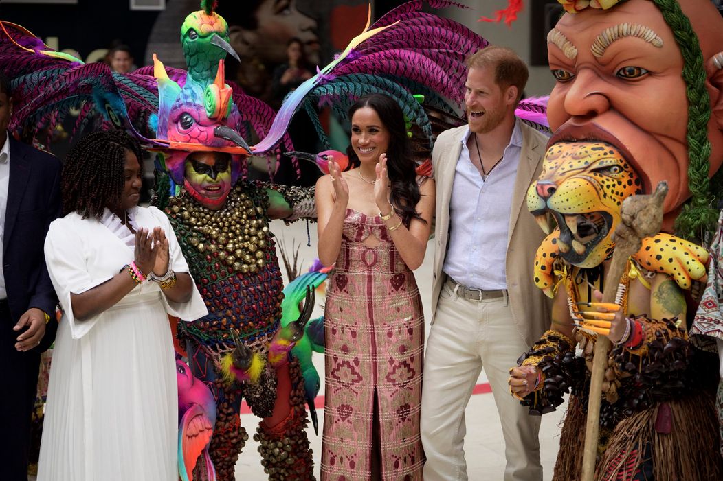 Princ Harry a Meghan prišli do Kolumbie na turné