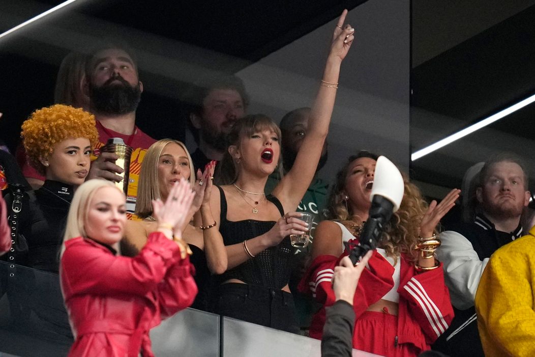 Taylor Swift s Blake Lively na Super Bowl