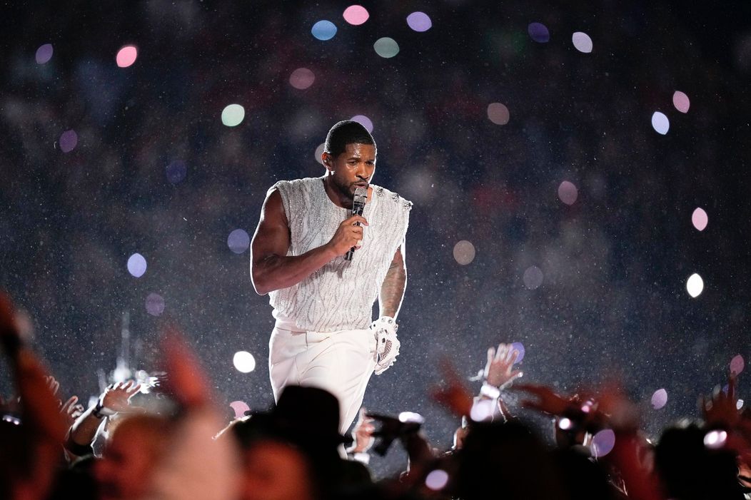 Usher ovládol Halftime Show