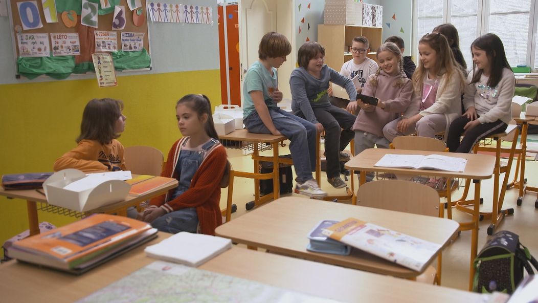 Julke sa v škole smejú.