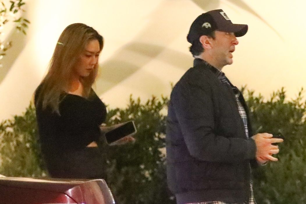 Herec David Schwimmer so svojou novou priateľkou Elianou.