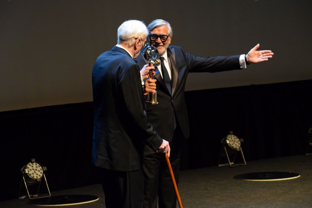 Sir Michael Caine si na 55. ročníku MFF KV prevzal Krištáľový glóbus za mimoriadny umelecký prínos do svetovej kinematografie