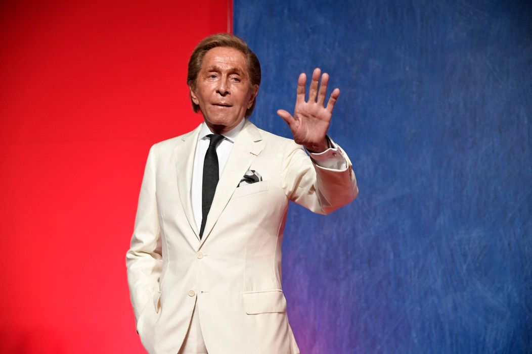 Zomrel taliansky módny návrhár Valentino.