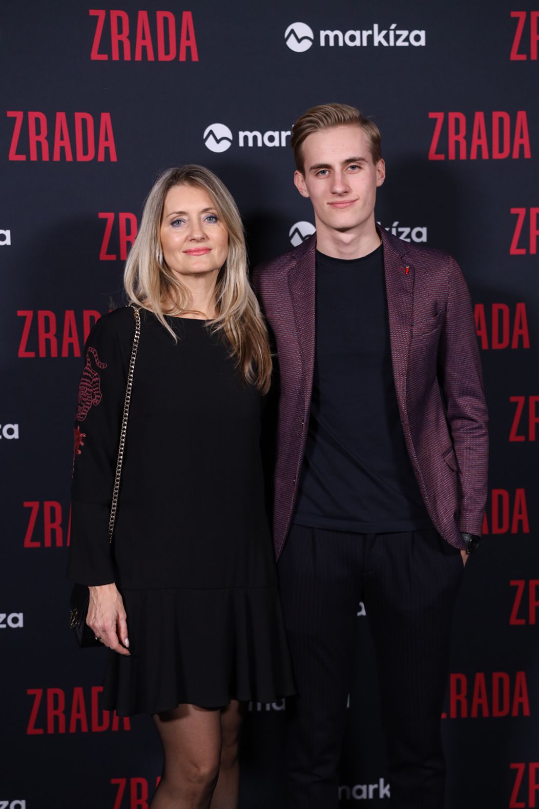 Premiéra seriálu Zrada