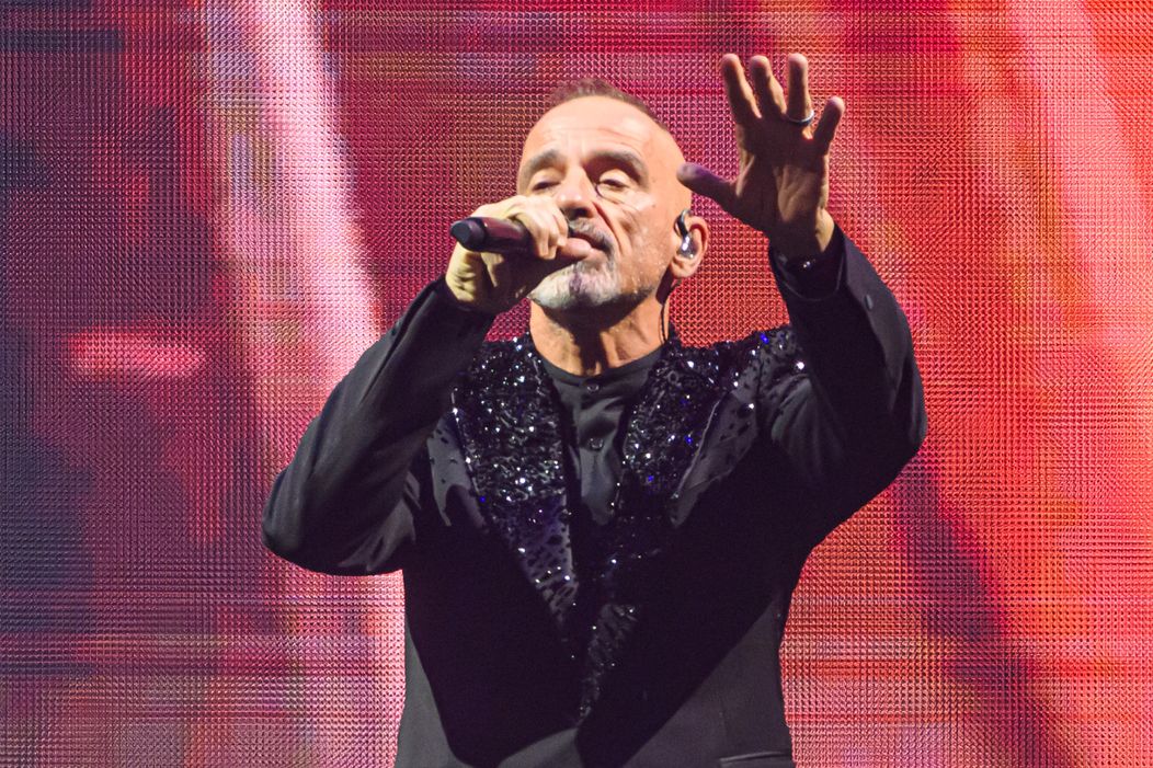 Na snímke taliansky spevák Eros Ramazzotti počas svojho koncertu  v Bratislave 16. apríla 2026
