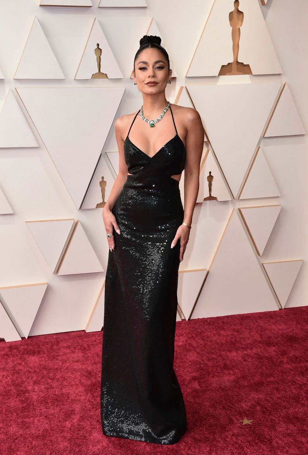 Vanessa Hudgens na 94. ročníku Oscarov v Dolby Theatre, Los Angeles