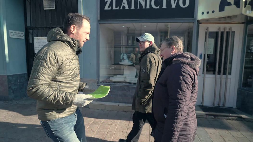 Na nože - Pyco láka zákazníkov v uliciach Martina